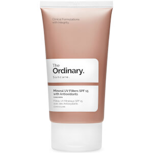 Protector solar Mineral UV Filters con FPS 15 de The Ordinary con antioxidantes.