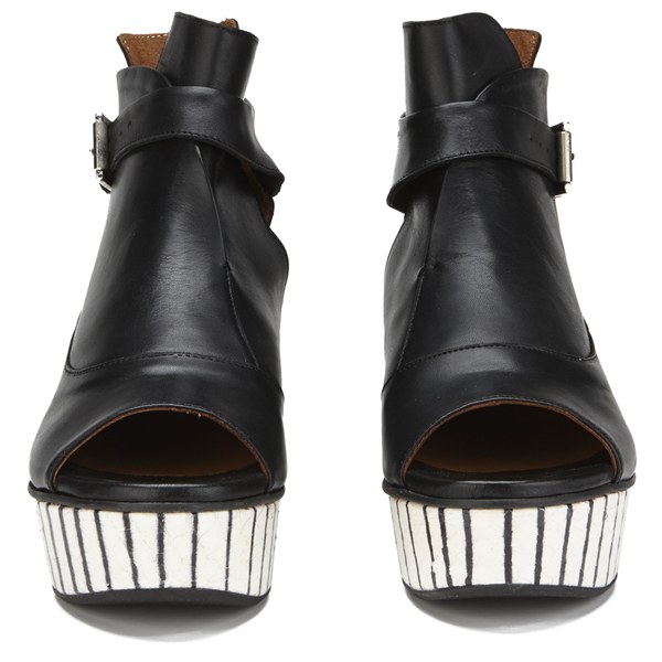 black flatform boots