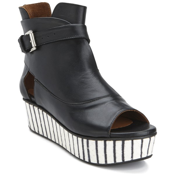 black flatform boots