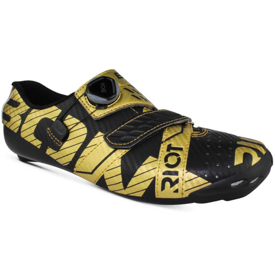 gold cycling shoes